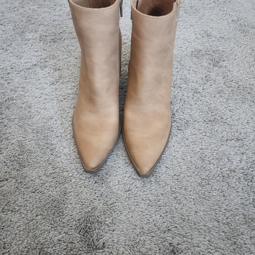 Brand new tan ankle boots .womens boots.